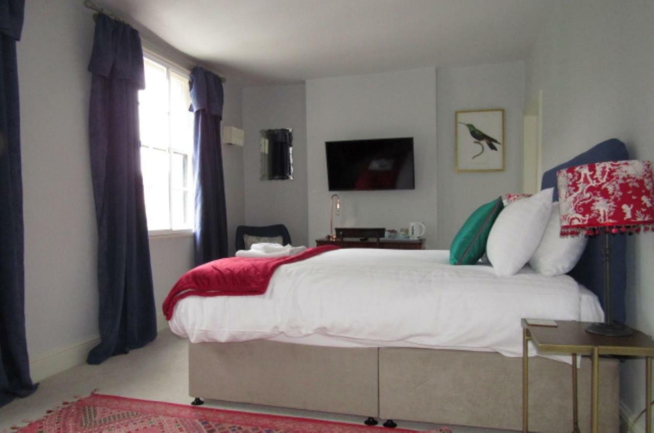 The Old Vicarage Hotel & Restaurant Bridgwater Ngoại thất bức ảnh A bedroom at The Swan